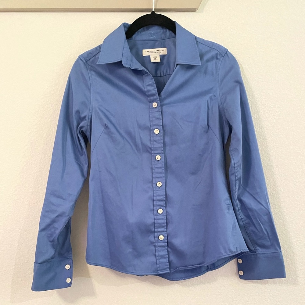 Banana republic fitted 0P blue button up shirt